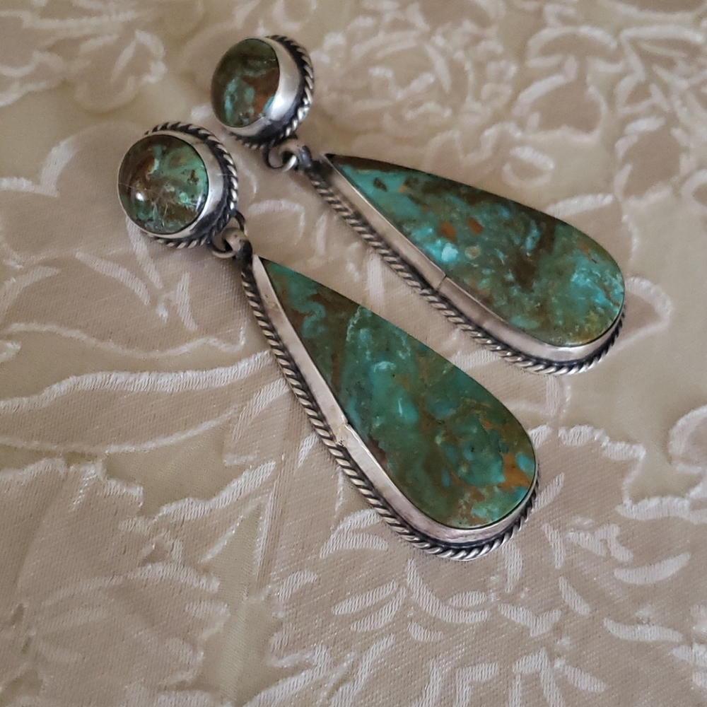 AUTHENTIC, Navajo, Sterling Silver Native American Teardrop Earrings.